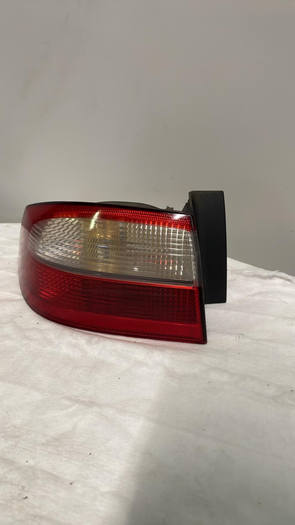 Fanale posteriore principale sinistro (luci) RENAULT LAGUNA 2 PHASE 1 Diésel - 1