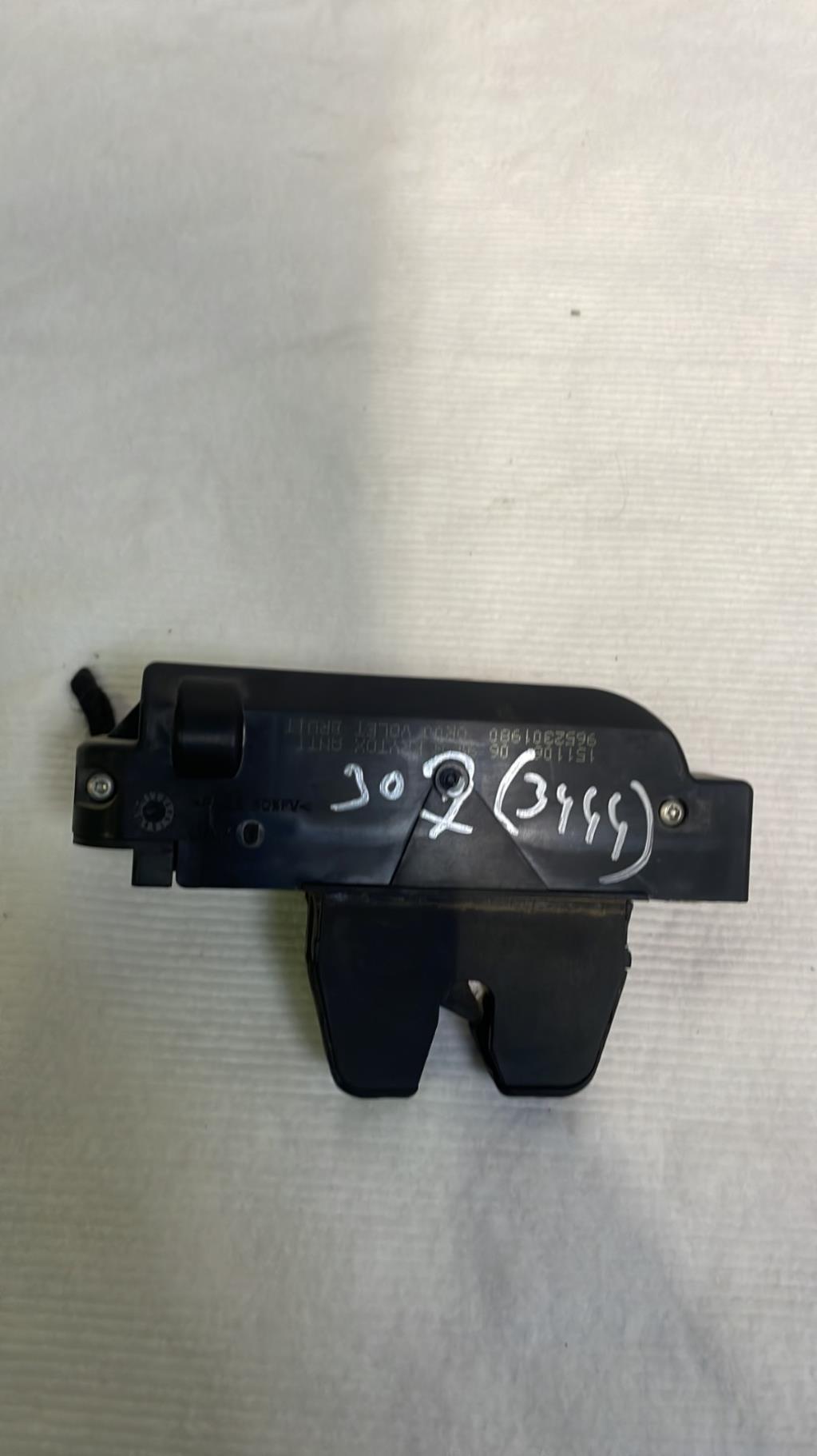 Serrure de coffre PEUGEOT 307 PHASE 1 BREAK Diesel - 1