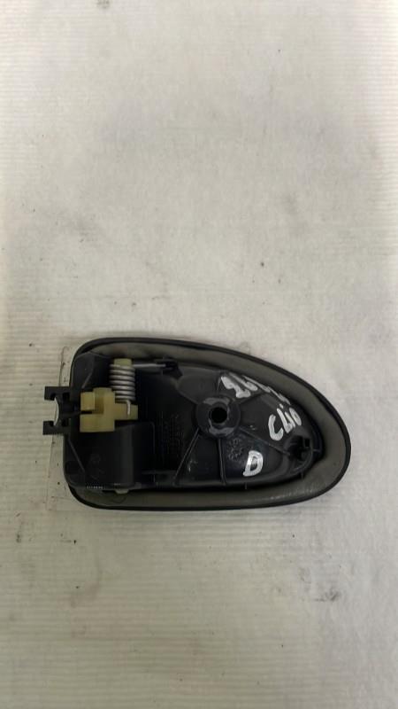 Poignee interieur avant droit RENAULT CLIO 2 PHASE 1 Essence - 1