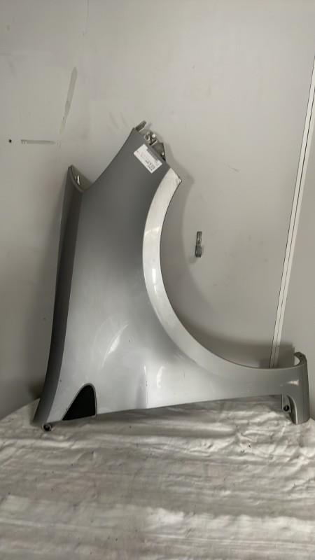 Aile avant droit RENAULT CLIO 3 PHASE 1 Essence - 1