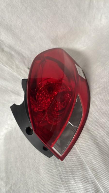 Fanale posteriore principale destro (luci) RENAULT CLIO 3 PHASE 2 BREAK Gasolina - 1
