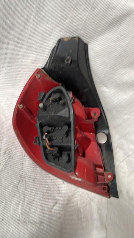 Fanale posteriore principale destro (luci) RENAULT CLIO 3 PHASE 1 Diésel - 1