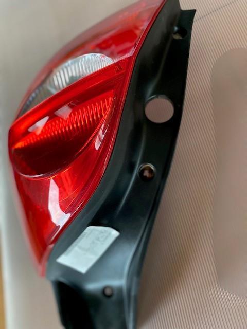 Fanale posteriore principale destro (luci) RENAULT CLIO 3 PHASE 1 Gasolina - 1