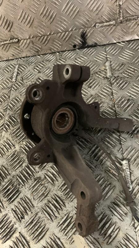 Moyeu avant gauche RENAULT CLIO 3 PHASE 1 Essence - 1