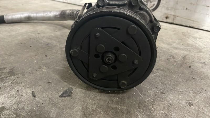 Compresseur clim VOLKSWAGEN GOLF 4 1.4I - 16V  - 1