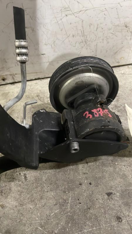 Pompe de direction FORD FIESTA 6 1.4 TDCI - 8V TURBO  - 1