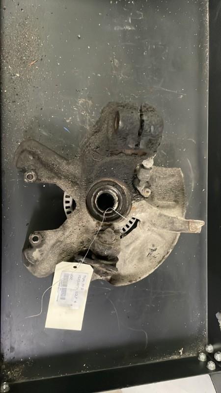 Moyeu avant droit VOLKSWAGEN GOLF 4 Diesel - 1