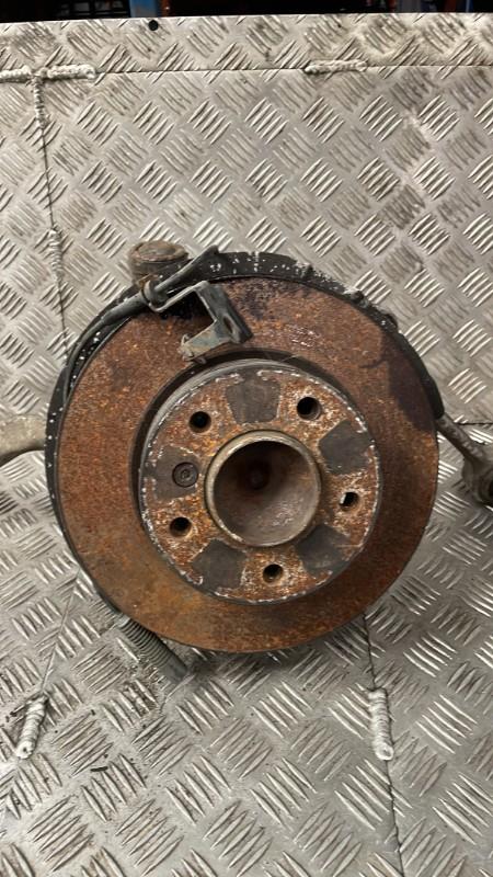 Moyeu avant droit BMW 116 I  - 1