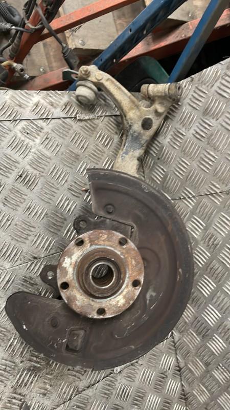 Moyeu avant droit VOLKSWAGEN PASSAT 4 PHASE 2 BREAK Diesel - 1