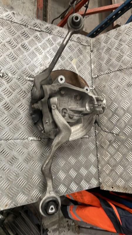 Moyeu avant gauche BMW 116 I  - 1