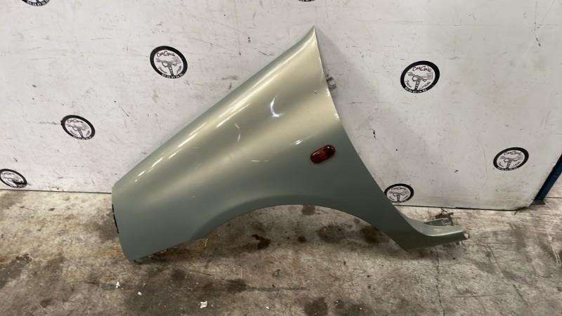 Aile avant gauche RENAULT CLIO 2 PHASE 2 Diesel - 1
