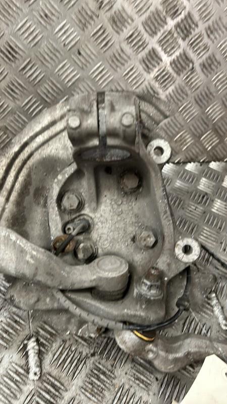 Moyeu avant gauche BMW SERIE 1 E87 116I 1.6I - 16V  - 1