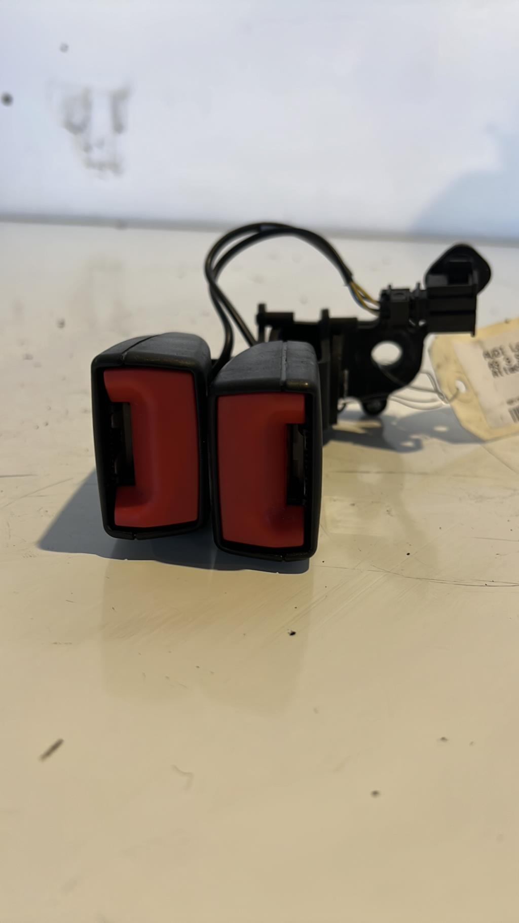 Attache ceinture arriere centrale AUDI A3 3 SPORTBACK PHASE 2  - 1