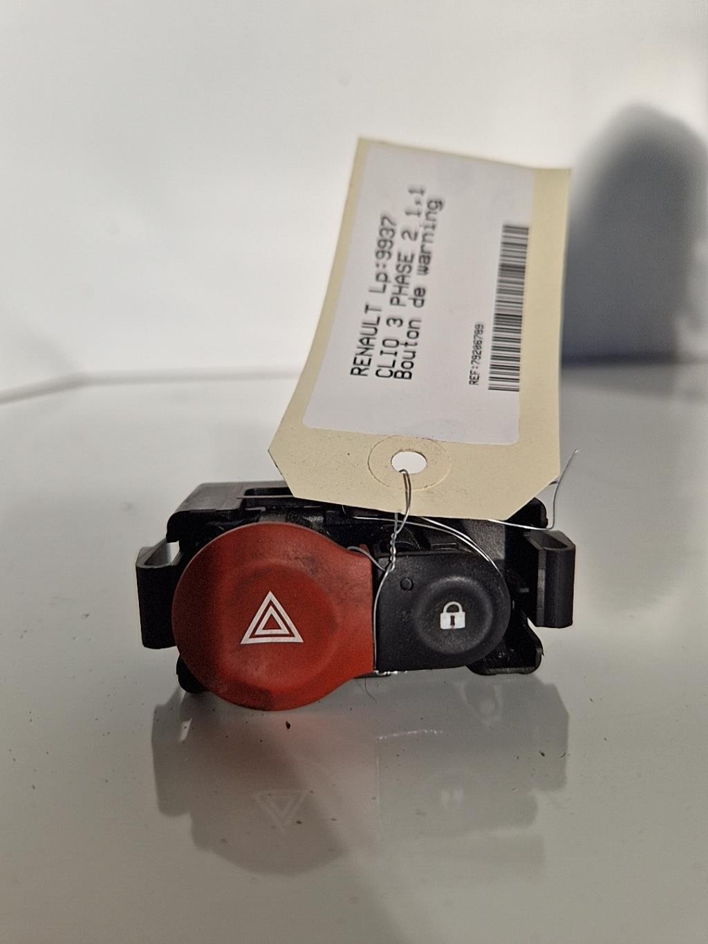Bouton de warning RENAULT CLIO 3 PHASE 2 Essence - 1