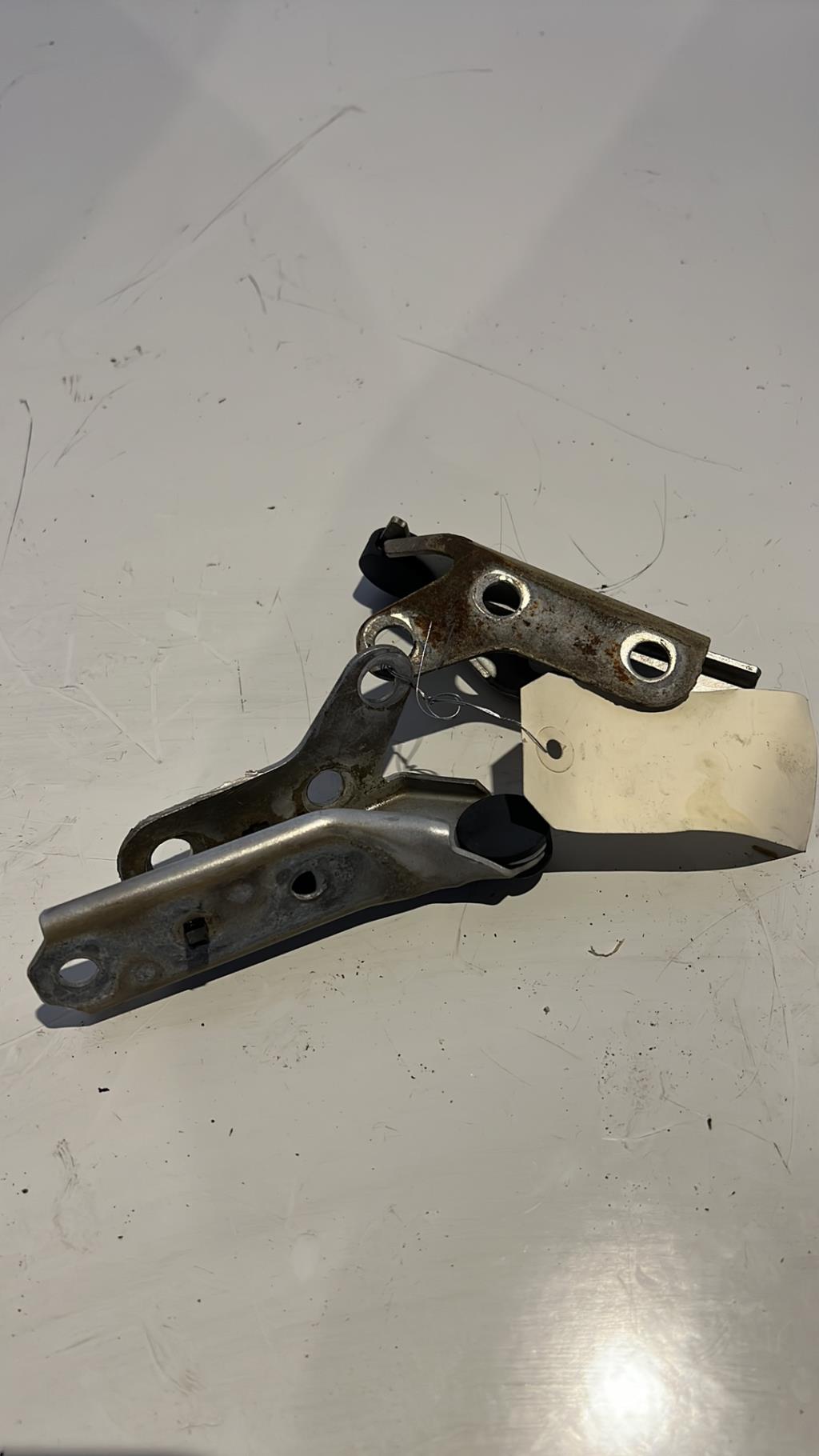 Charniere de capot VOLKSWAGEN POLO 4 PHASE 1  - 1