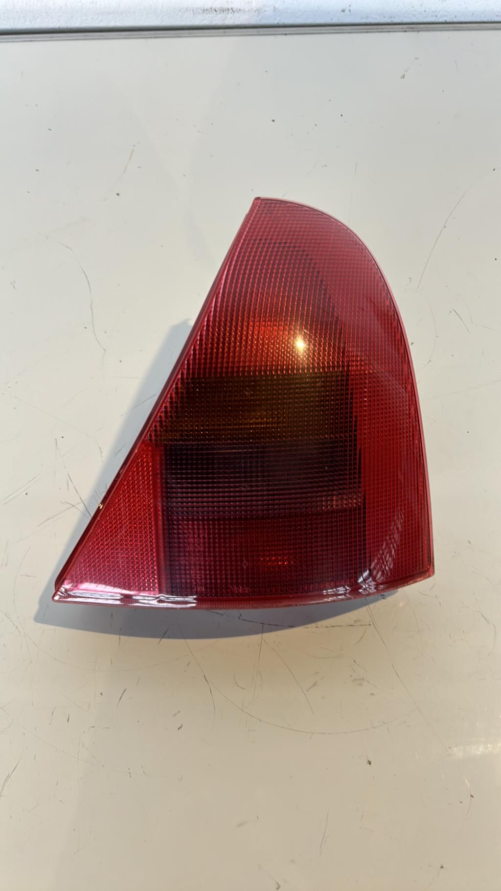 Feu arriere principal droit (feux) RENAULT CLIO 2 PHASE 1 Essence - 1