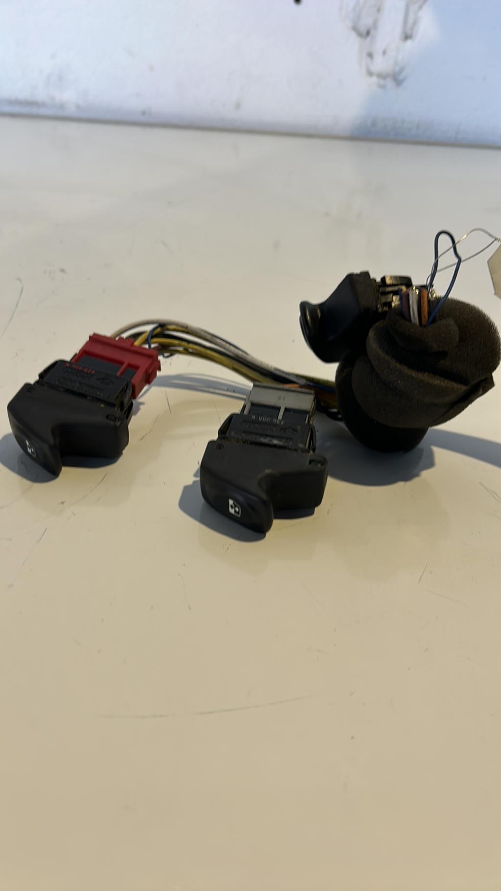 Interrupteur de leve vitre RENAULT CLIO 2 PHASE 1 Essence - 1