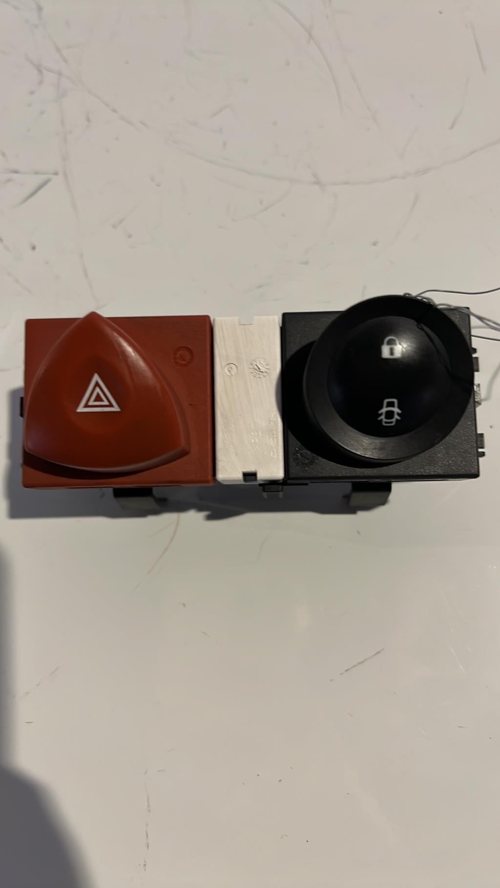 Bouton de warning RENAULT MEGANE 2 PHASE 1 Essence - 1