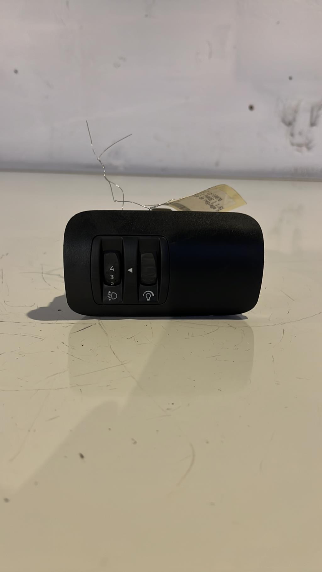 Commande de reglage hauteur de phare RENAULT MEGANE 2 PHASE 1 Essence - 1