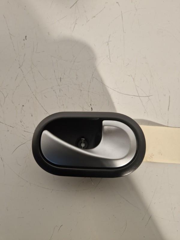 Poignee interieur avant droit RENAULT CLIO 3 PHASE 1  - 1
