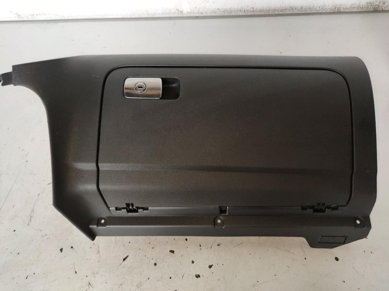 Boite a gants VOLKSWAGEN GOLF 5 Essence - 1
