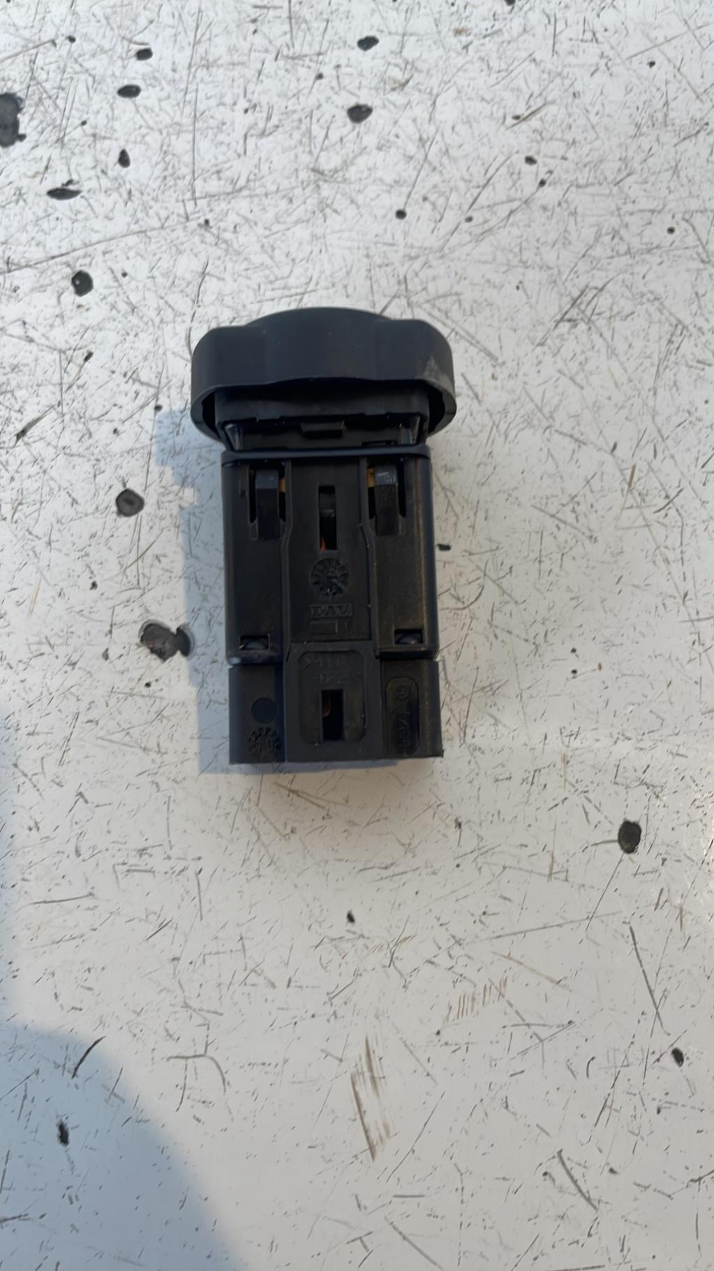 Bouton de warning DACIA SANDERO 1 Essence/GPL - 1