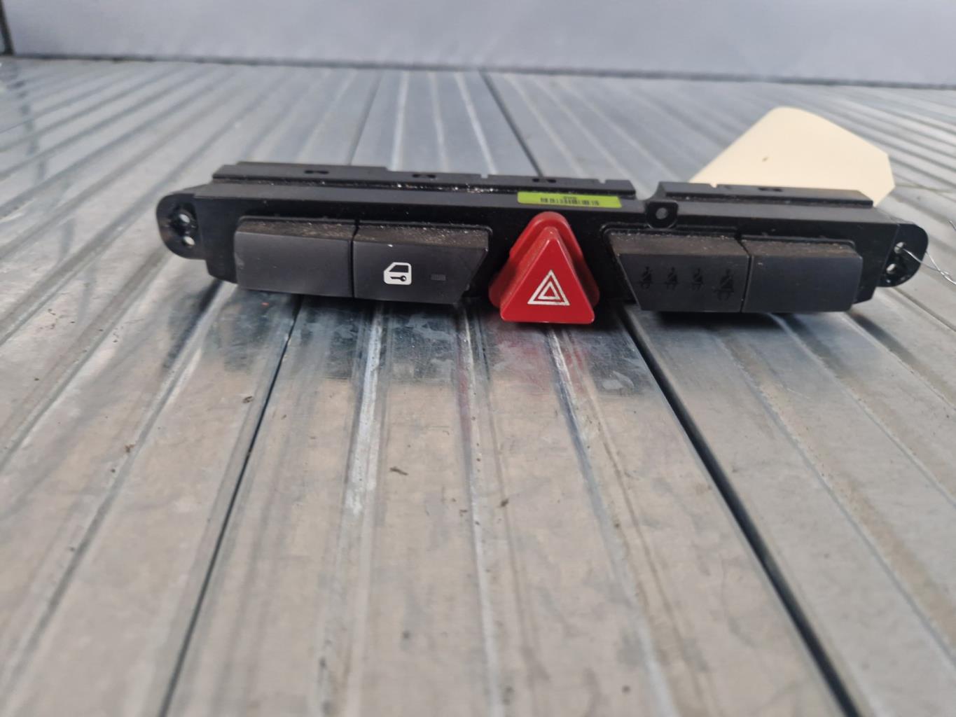 Bouton de warning KIA PRO-CEED 1 PHASE 1  - 1