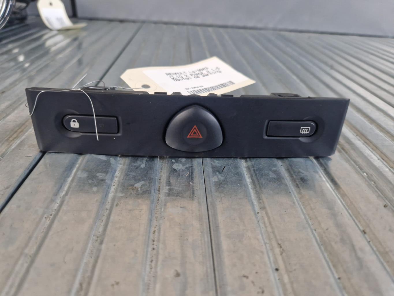 Bouton de warning RENAULT CLIO 2 PHASE 2  - 1