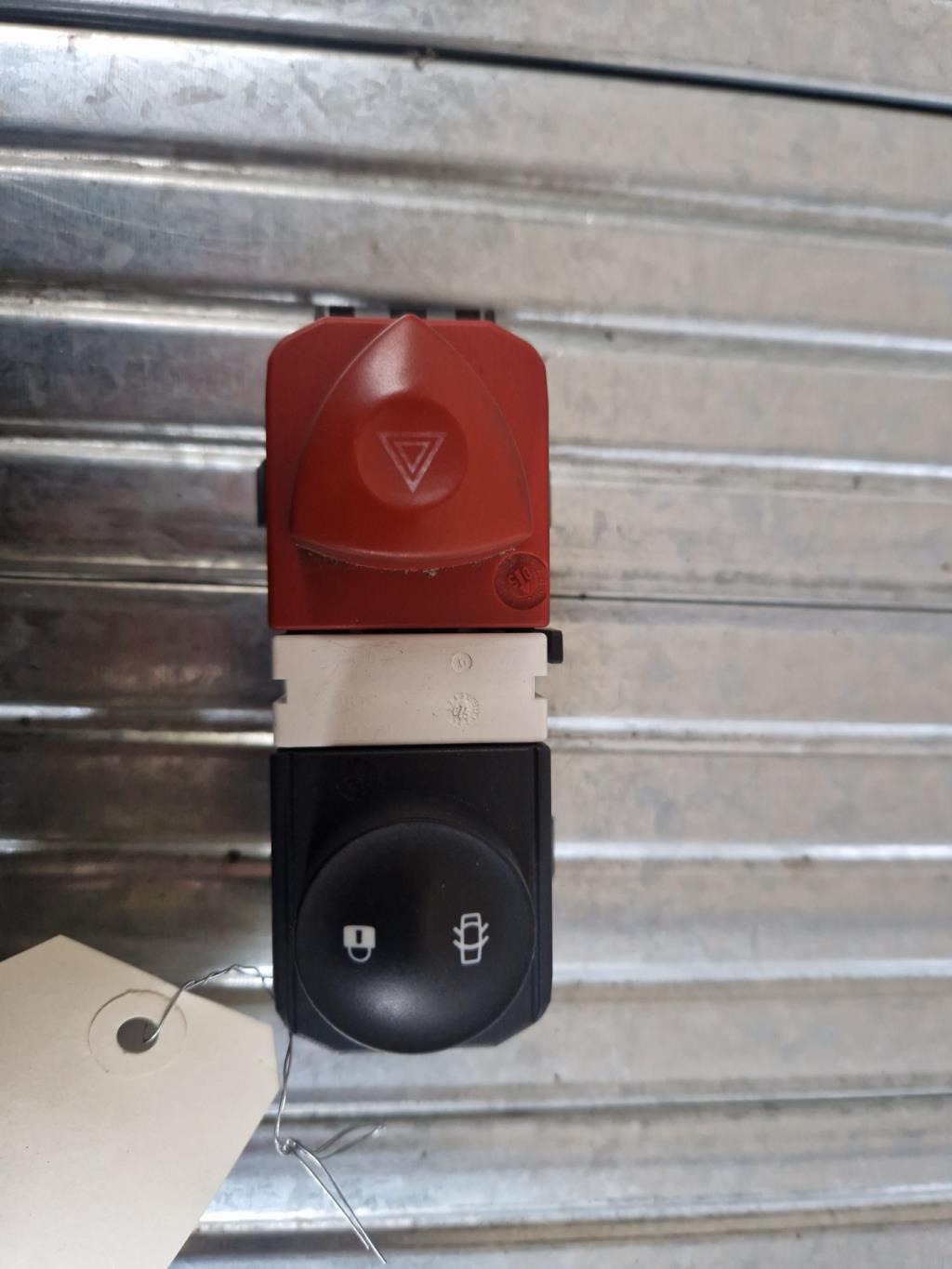 Bouton de warning RENAULT SCENIC 2 PHASE 2  - 1