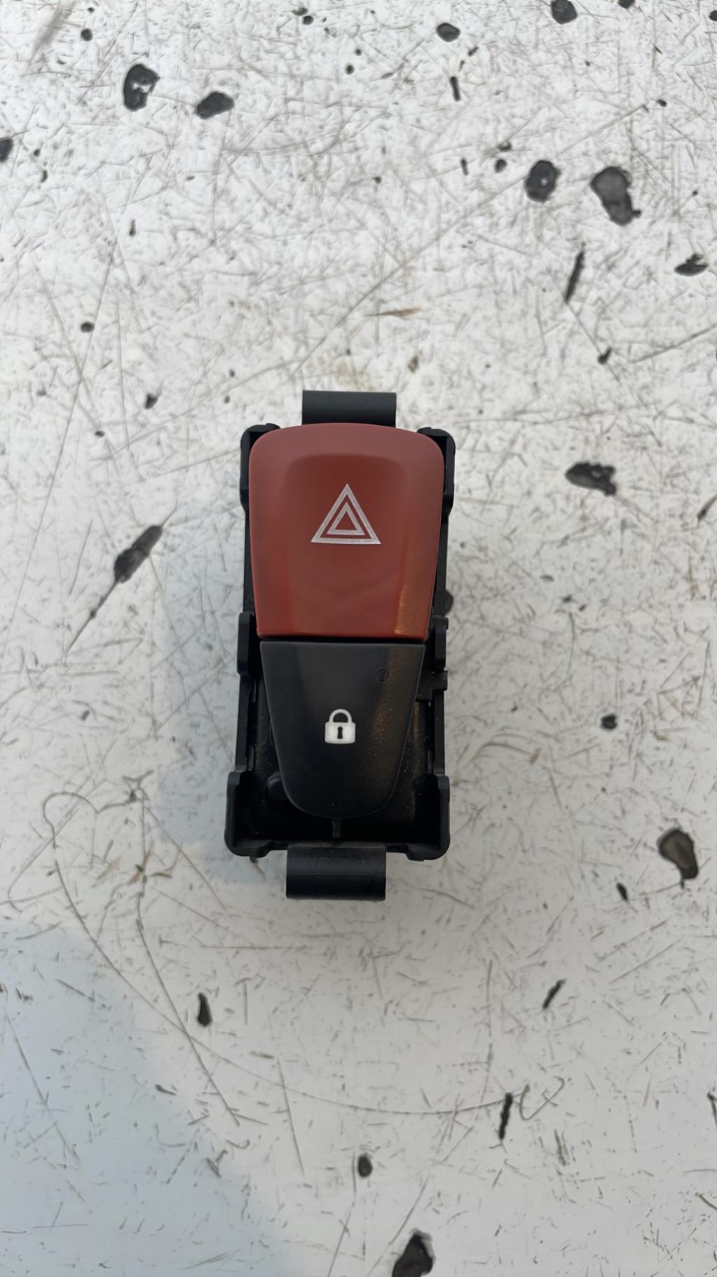 Bouton de warning RENAULT SCENIC 3 PHASE 1 Diesel - 1