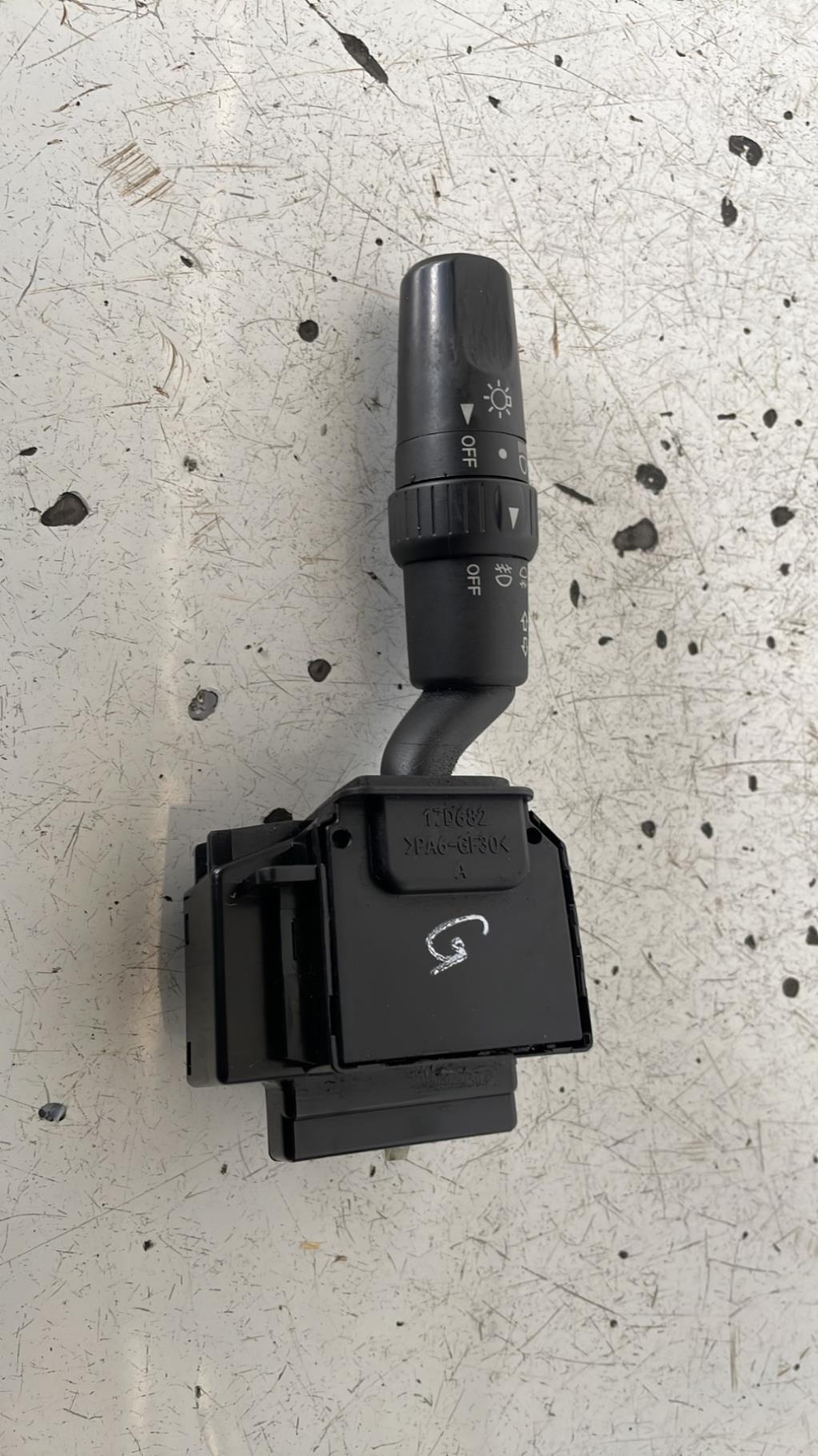 Commande de phare MAZDA 5 1 PHASE 1 Diesel - 1