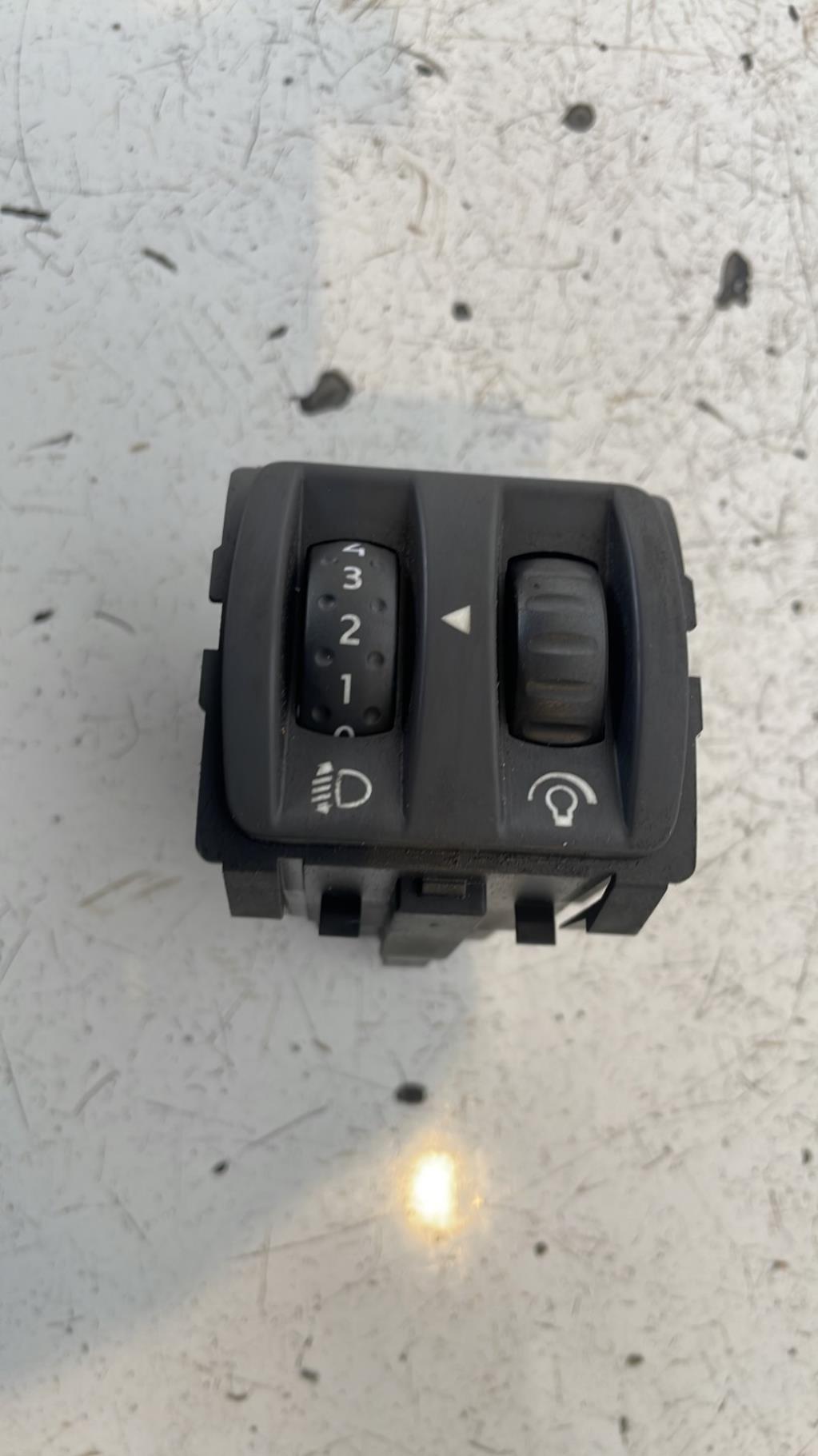 Commande de reglage hauteur de phare RENAULT SCENIC 3 PHASE 1 Diesel - 1