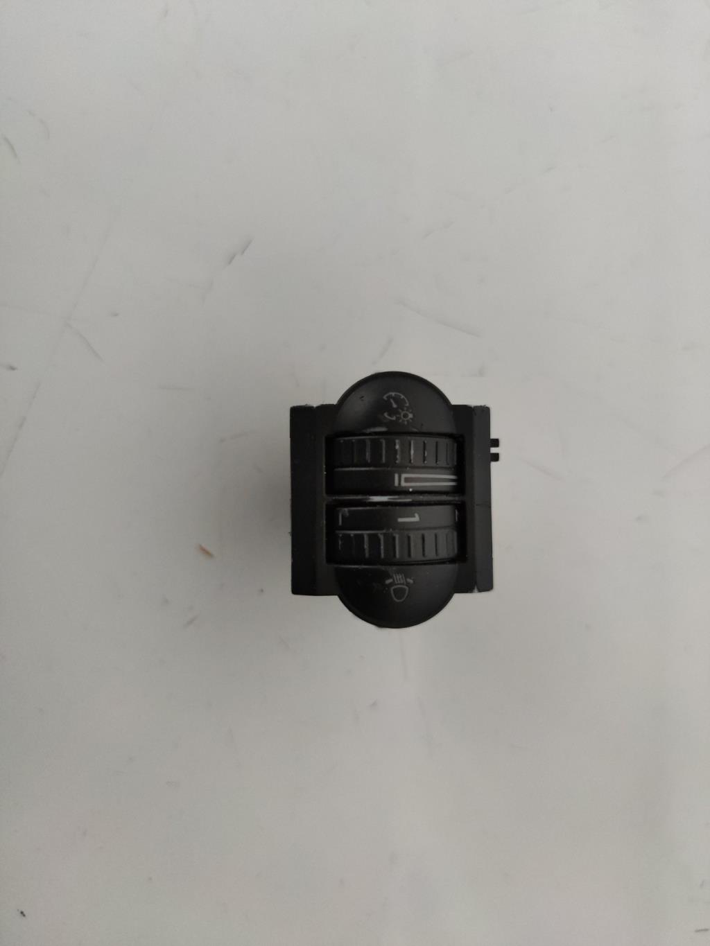 Commande de reglage hauteur de phare VOLKSWAGEN GOLF 5 Essence - 1