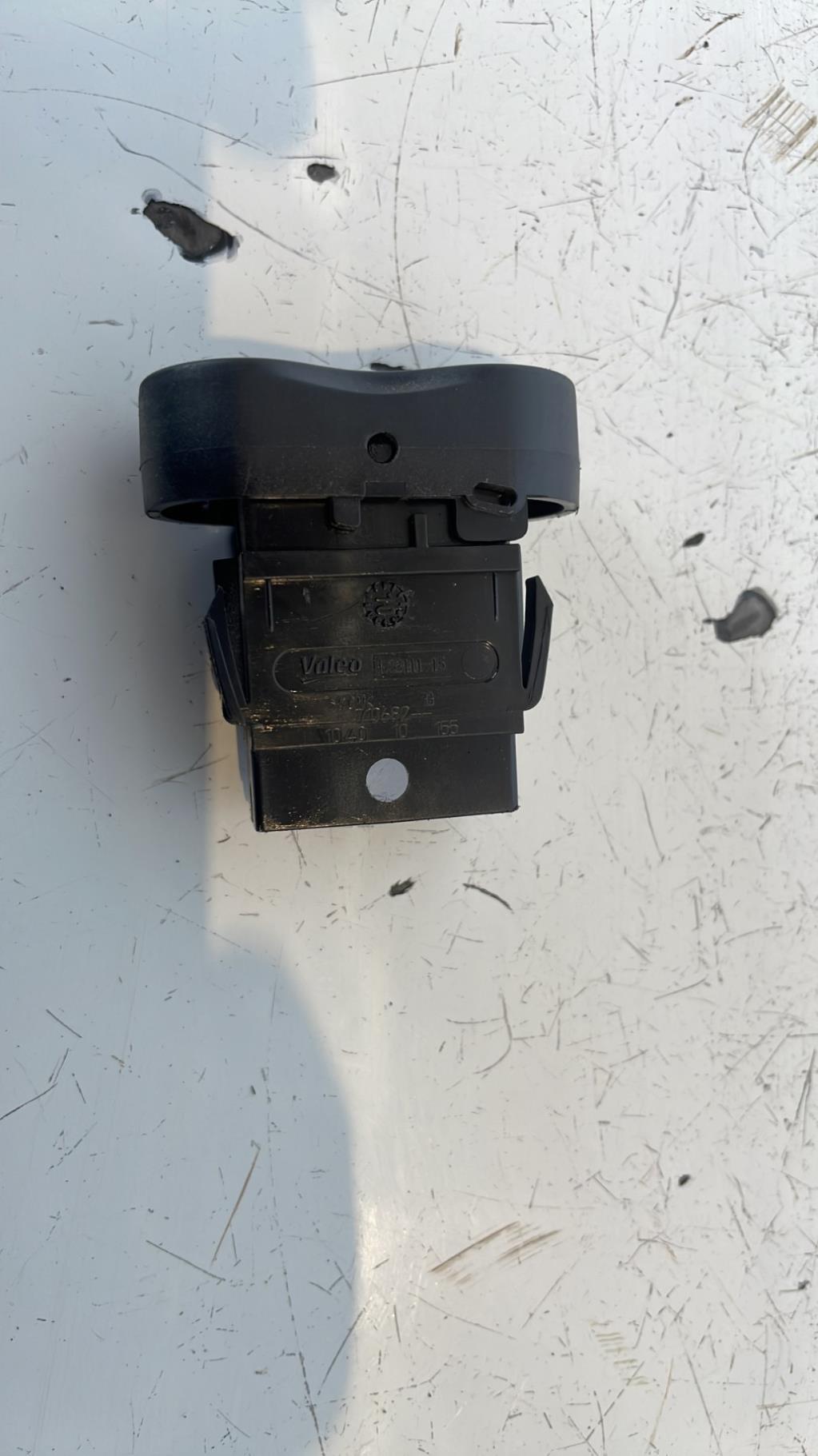 Commande degivrage lunette arriere DACIA SANDERO 1 Essence/GPL - 1