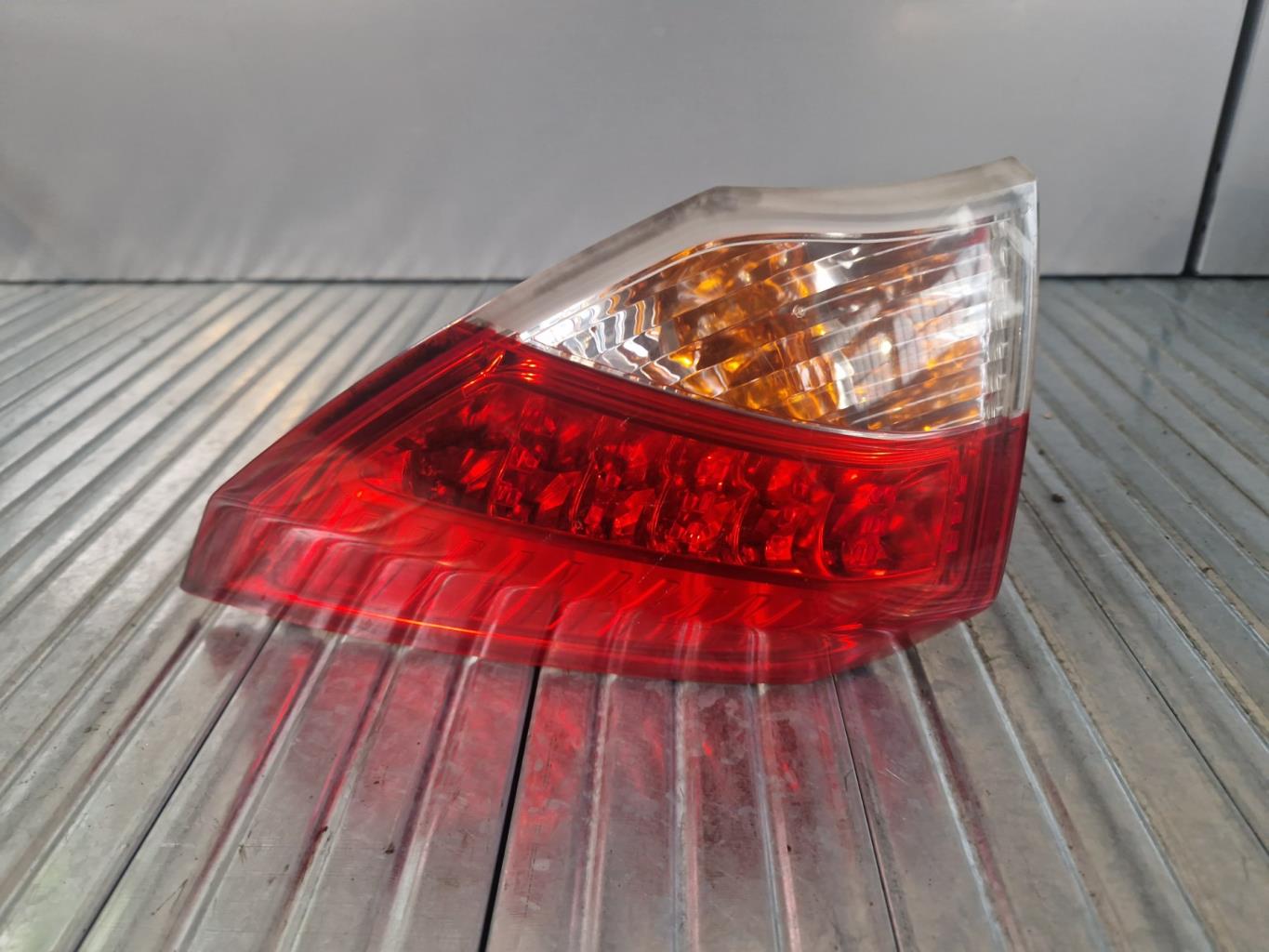 Feu arriere secondaire droit (feux) RENAULT CLIO 3 PHASE 1 Essence - 1