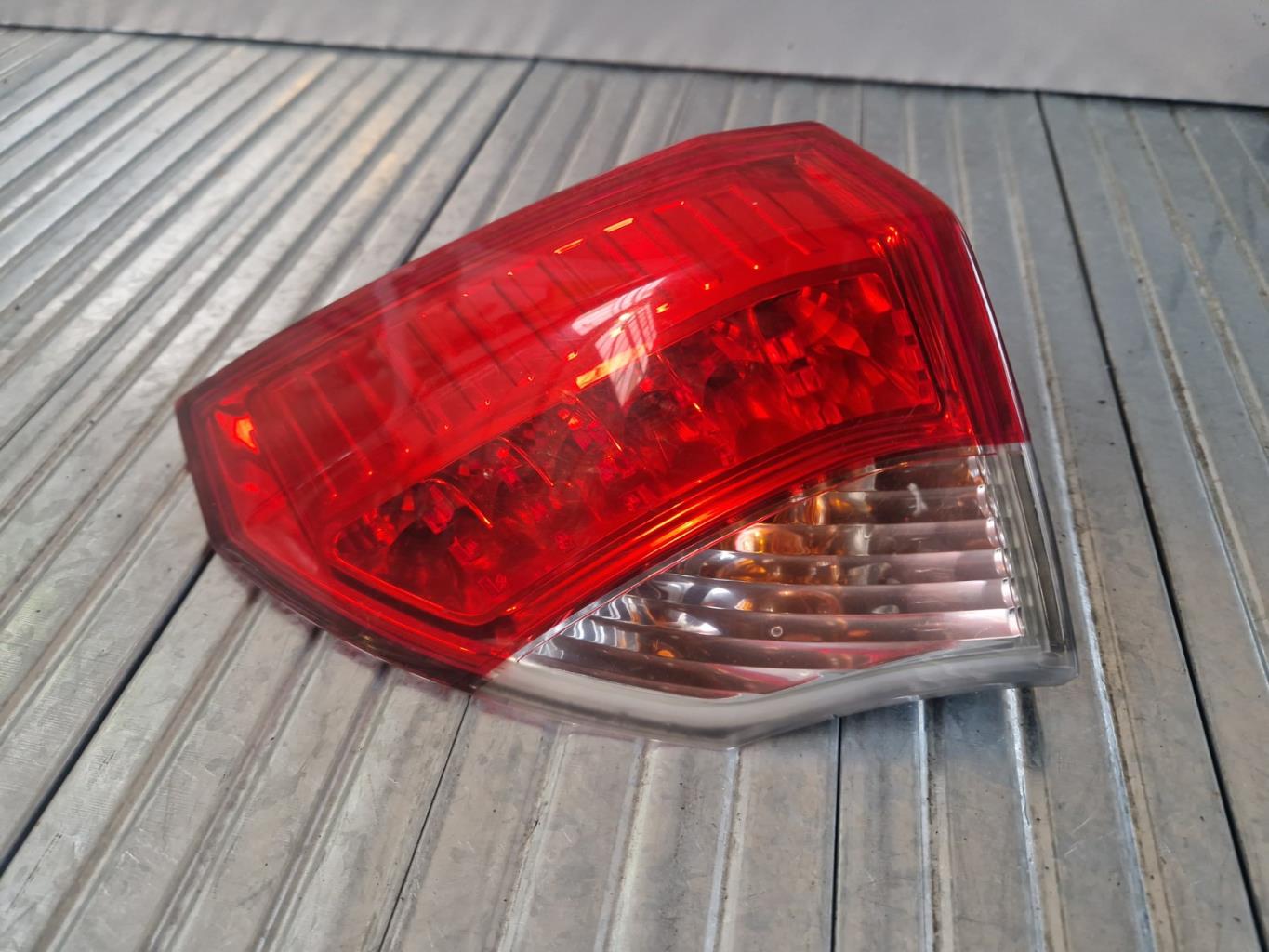 Feu arriere secondaire gauche (feux) RENAULT CLIO 3 PHASE 1 Essence - 1
