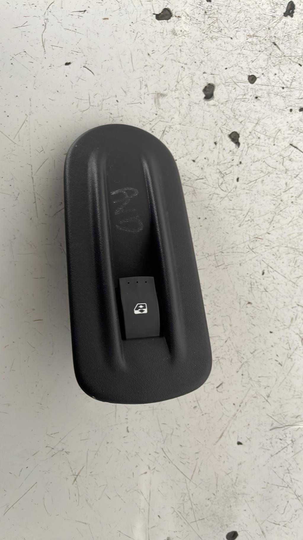 Interrupteur de leve vitre avant droit RENAULT MASTER 2 PHASE 2 Diesel - 1