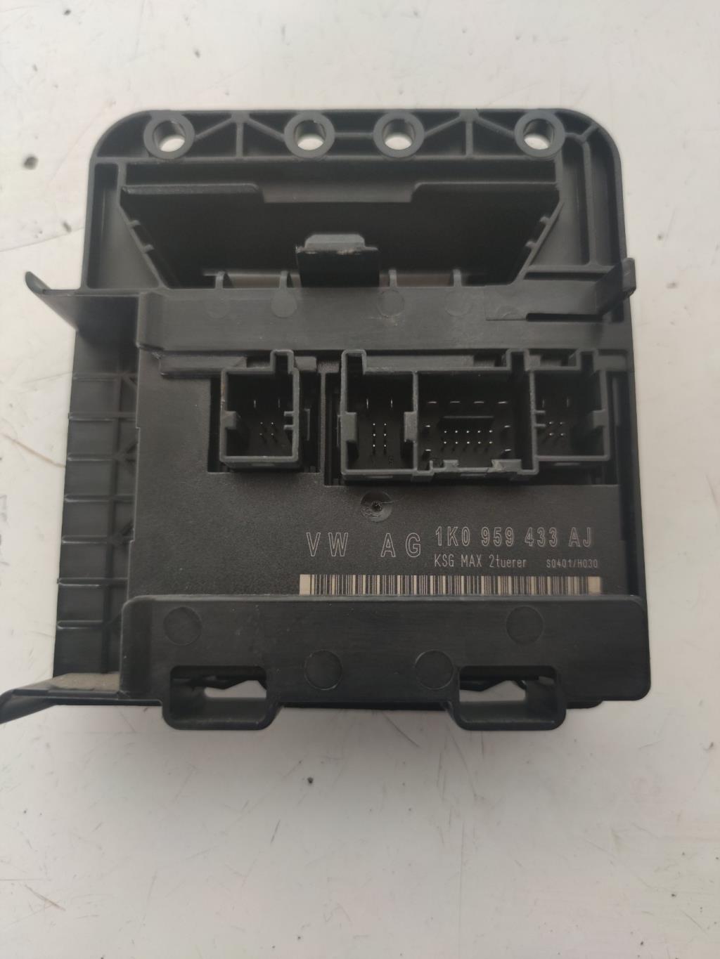 Module électronique VOLKSWAGEN GOLF 5 Essence - 1