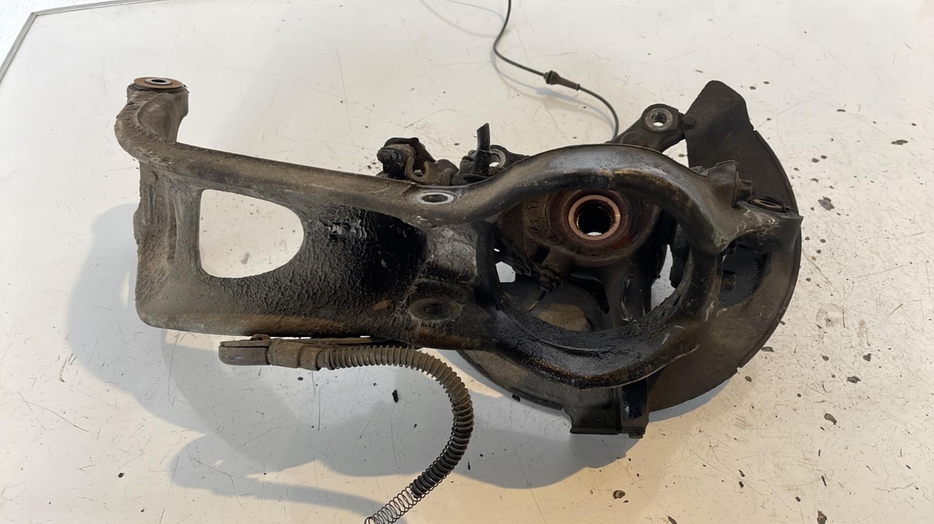Moyeu avant gauche CITROEN C5 2 BREAK Diesel - 1