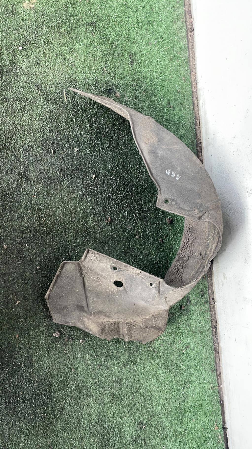Pare boue arriere droit MAZDA 5 1 PHASE 1 Diesel - 1
