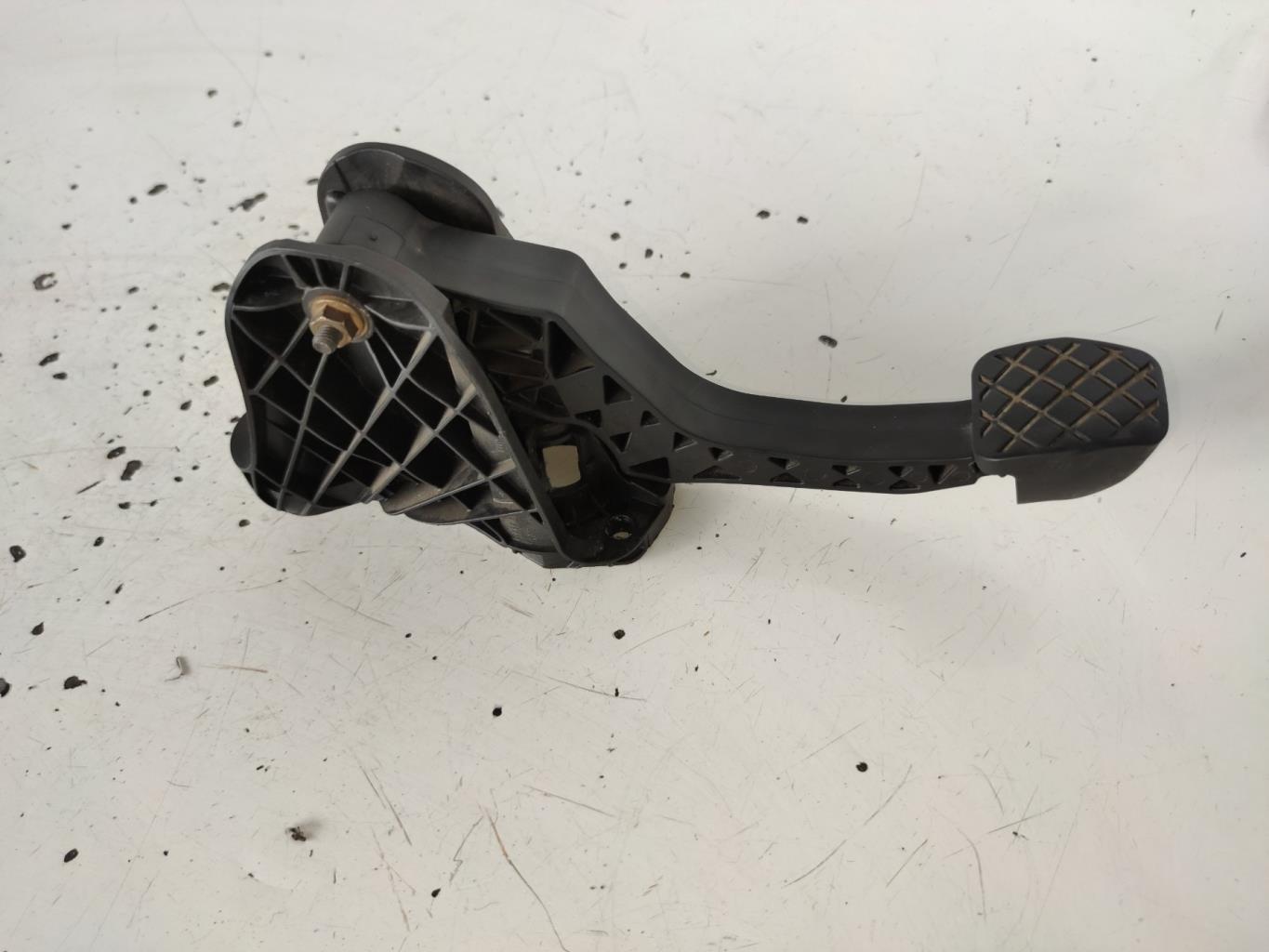 Pedale d'embrayage VOLKSWAGEN GOLF 5 Essence - 1