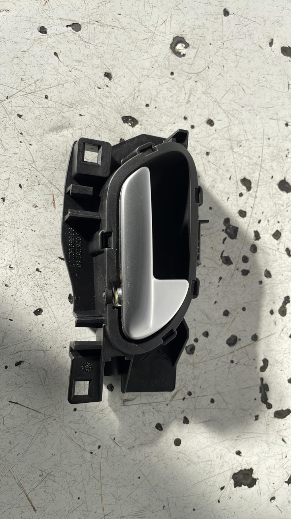 Poignee interieur avant droit CITROEN C5 2 BREAK Diesel - 1