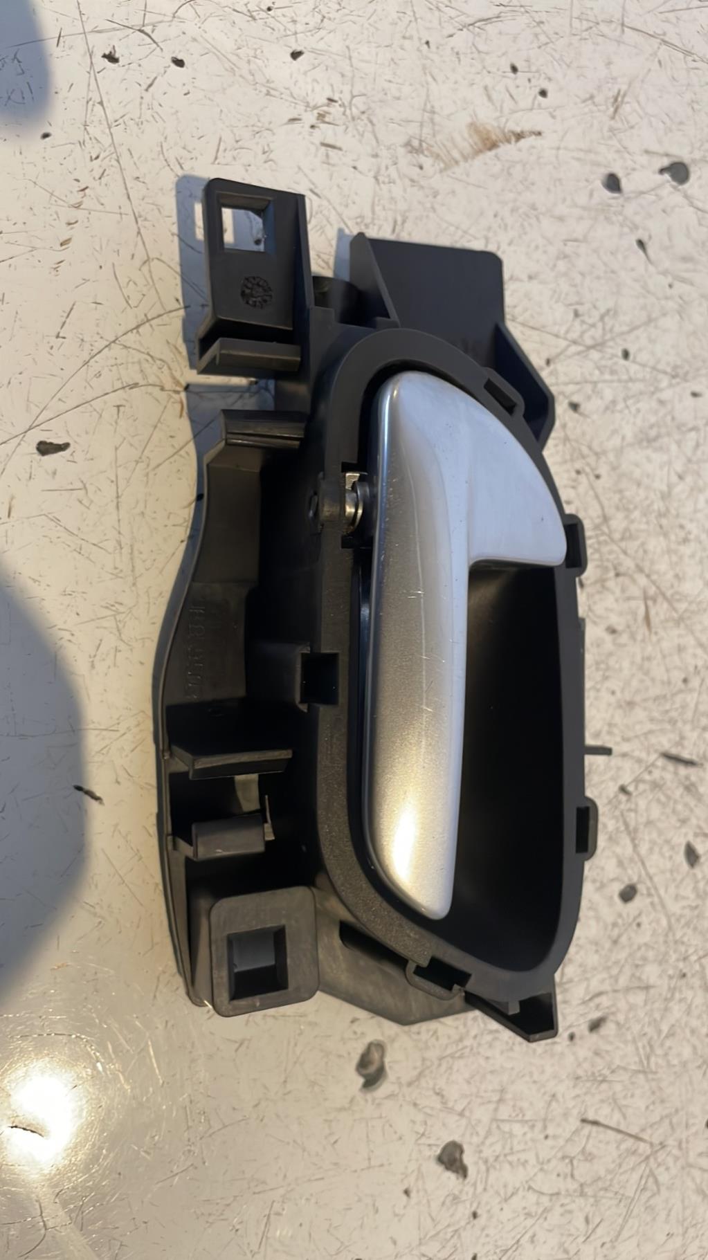 Poignee interieur avant gauche CITROEN C5 2 BREAK Diesel - 1