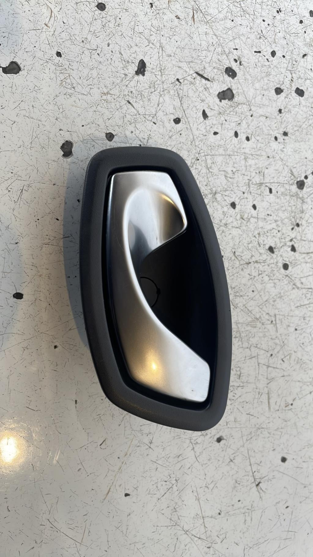Poignee interieur avant gauche RENAULT SCENIC 3 PHASE 1 Diesel - 1