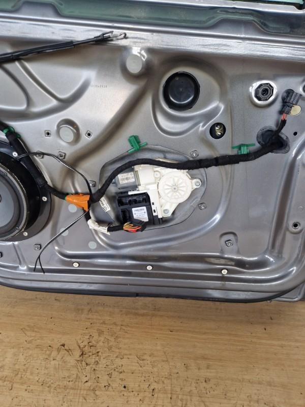 Porte avant gauche VOLKSWAGEN GOLF 5 Diesel - 1