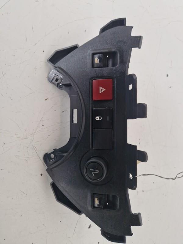 Bouton de warning CITROEN BERLINGO 2 PHASE 1 Diesel - 1