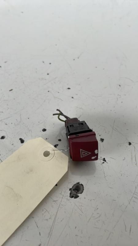 Bouton de warning PEUGEOT 207 PHASE 1 Essence - 1
