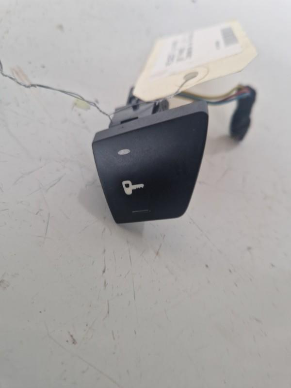 Commande de fermeture centralisee PEUGEOT 307 PHASE 1 Essence - 1
