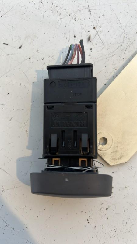 Bouton de warning RENAULT CLIO 2 PHASE 1 Essence - 1