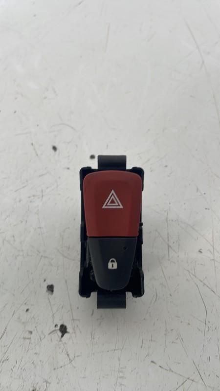 Bouton de warning RENAULT MEGANE 3 PHASE 1 BREAK Diesel - 1